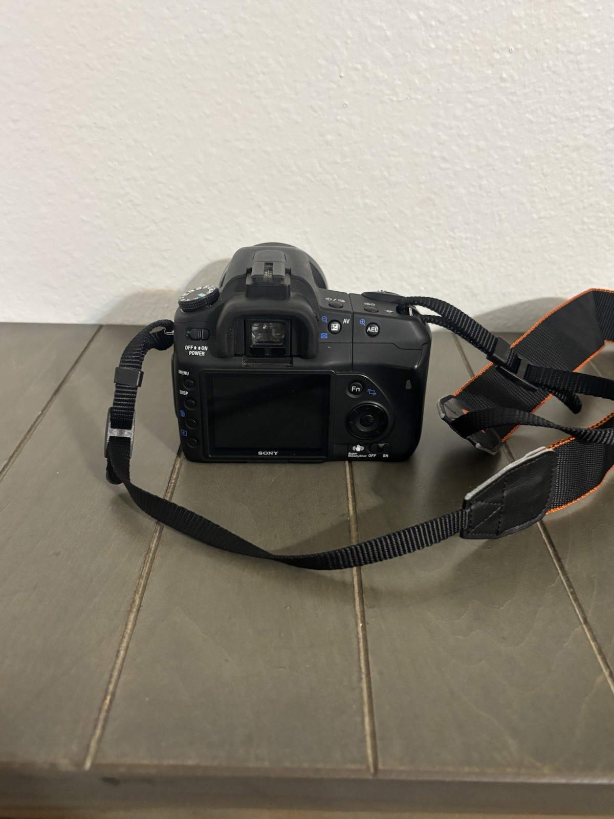 Sony Alpha DSLR-A200 Digital SLR 10.2MP 3x 2.7in LCD w/ 18-70mm Lens