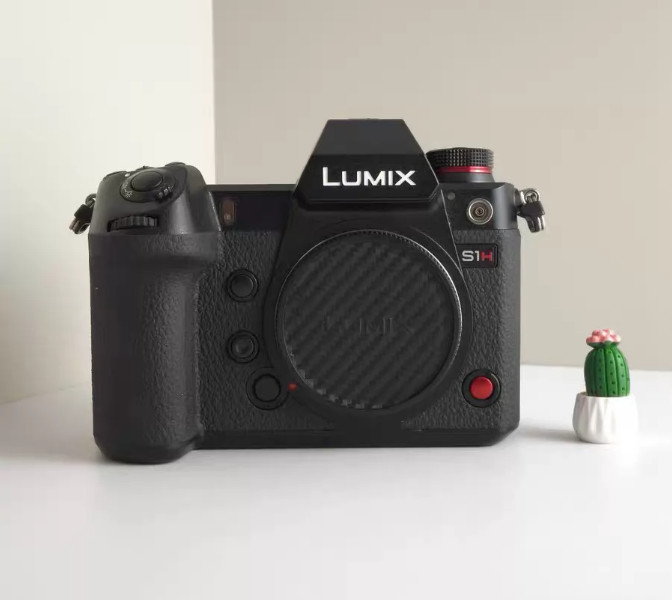 Panasonic Lumix S1H 24MP 6K Cinema Camera Dual Native ISO VLog 14 Stops DR