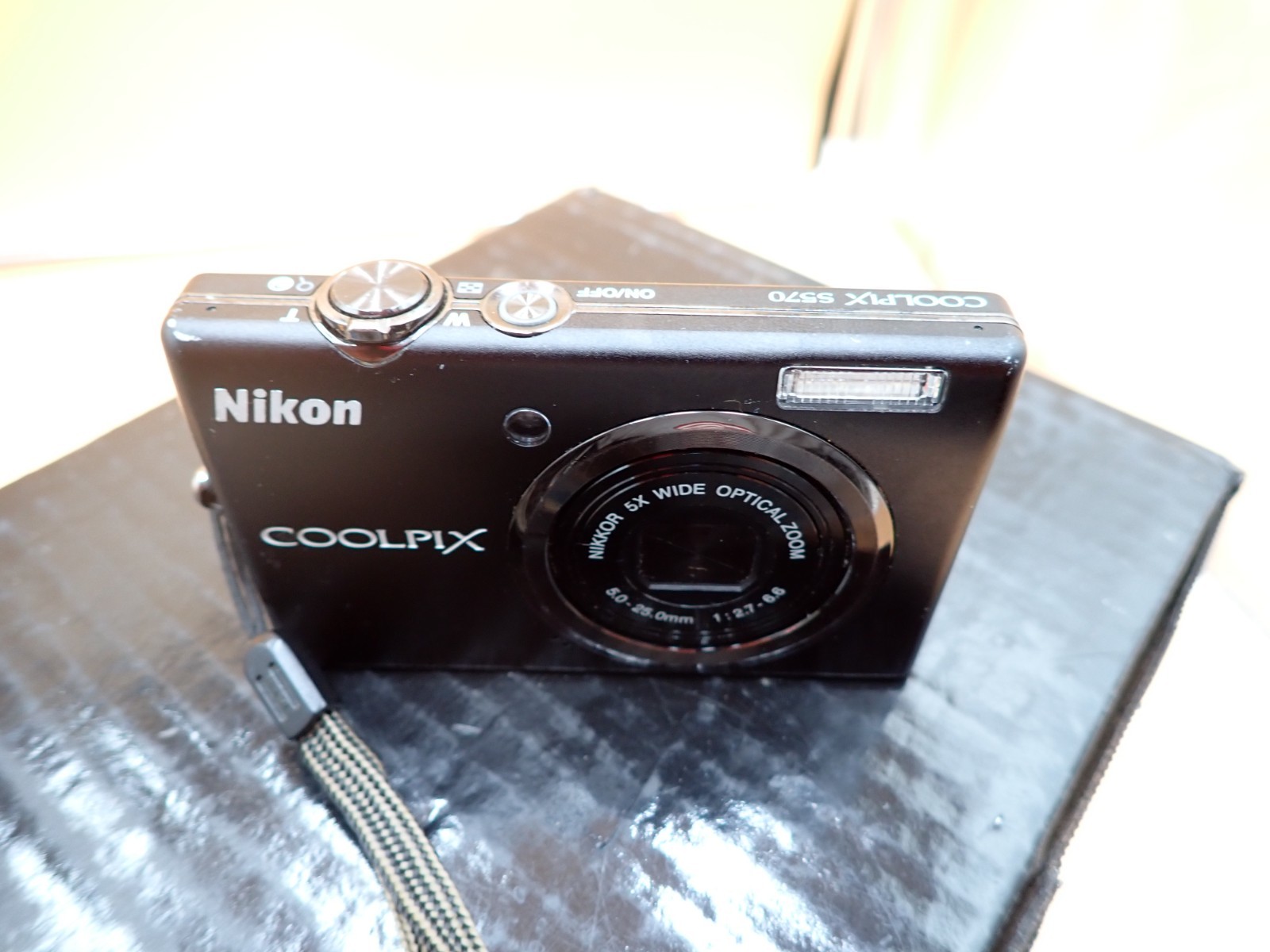 Nikon COOLPIX S570 12.0MP Compact Digital Camera Black 5x Zoom For Repair
