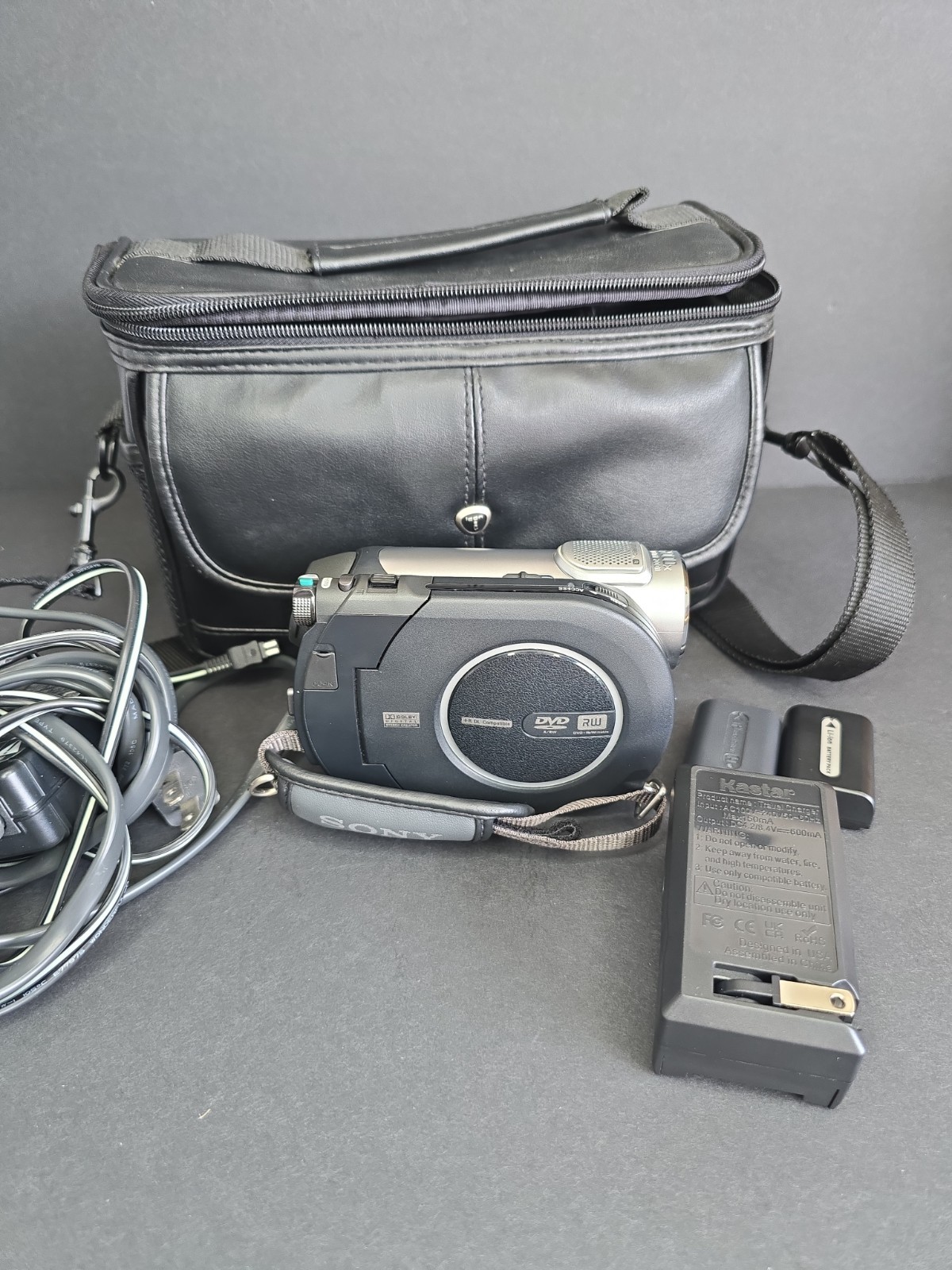 Sony DCR-DVD108 Handycam DVD Camcorder 40X Zoom Tested Works Case 2 Chargers