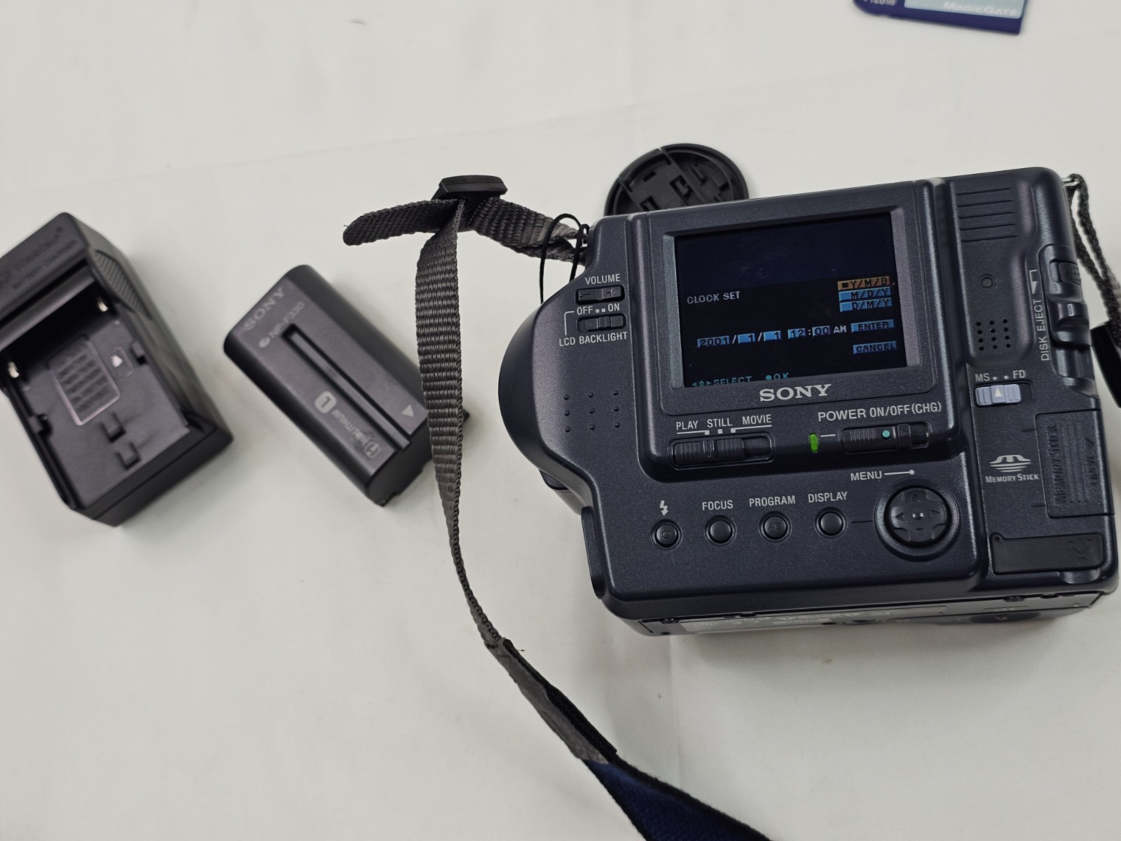 Sony MVC-FD92 Mavica Digital Camera Tested Case 2 Batteries Memory Cards Disks