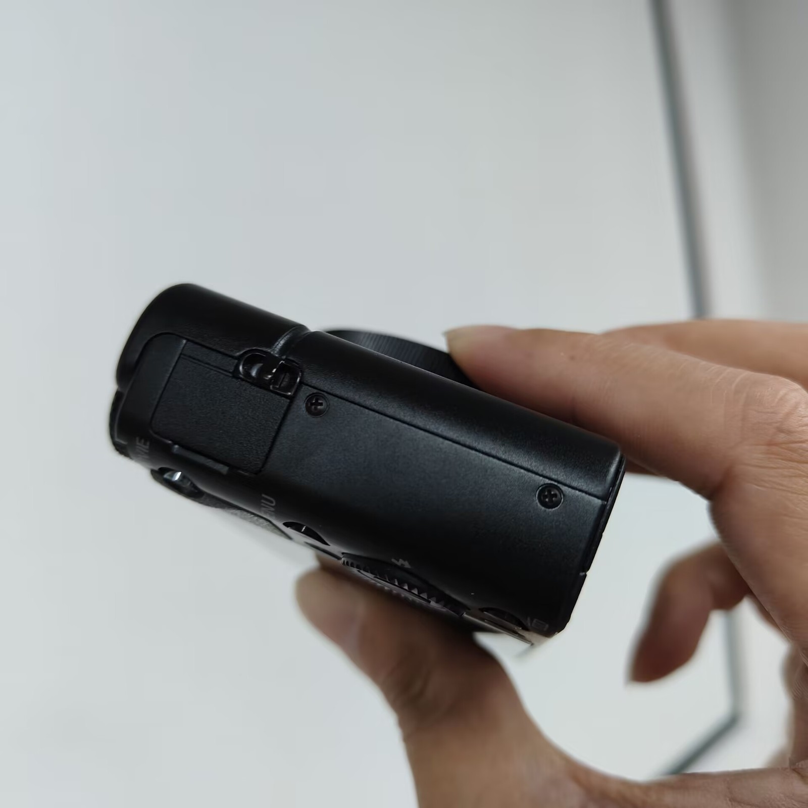 Sony Cyber-shot DSC-RX100 20.2 MP 3.6x Optical Zoom Digital Camera – 95% New