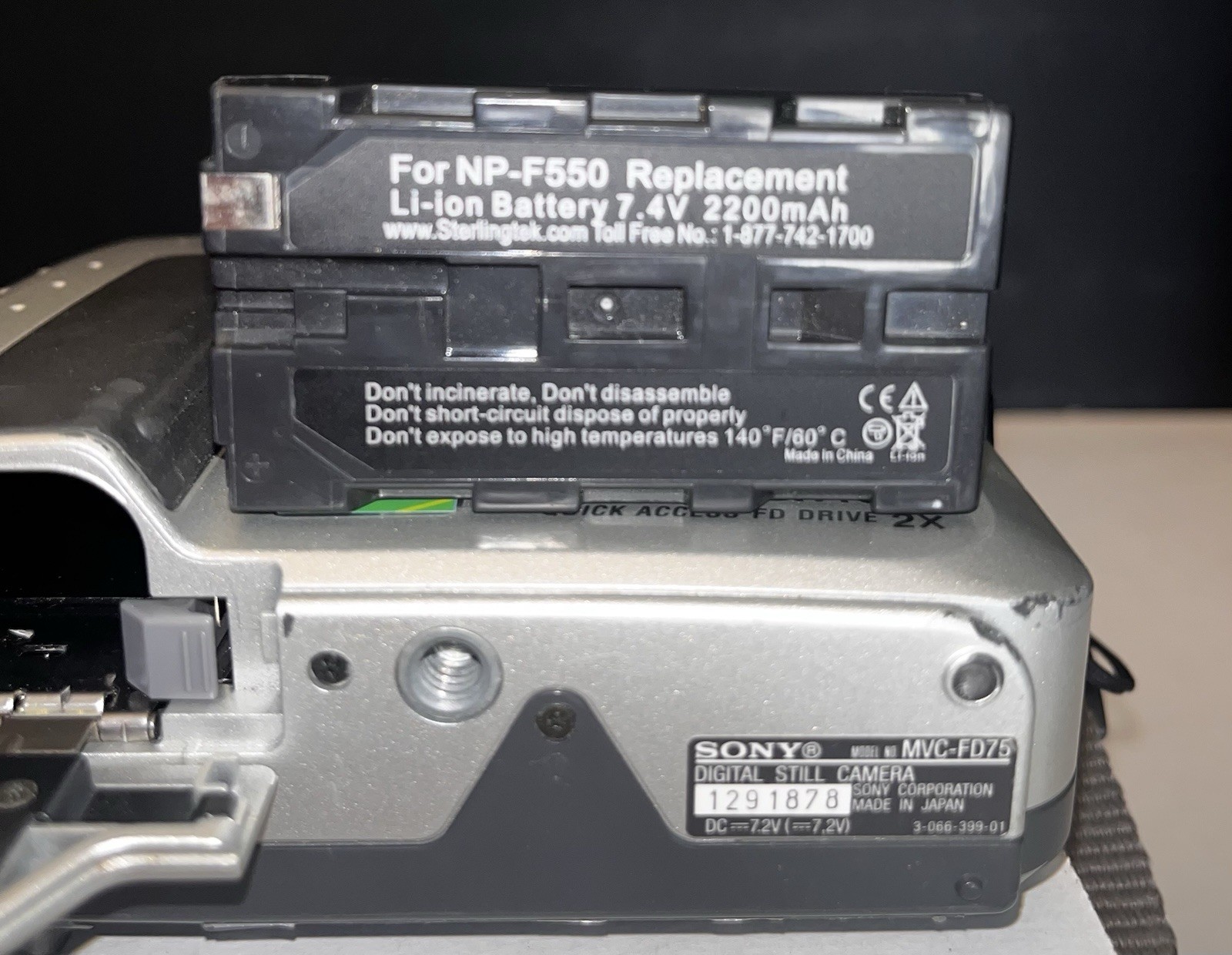 Sony FD Mavica MVC-FD75 Compact Digital Camera W/ Battery UNTESTED
