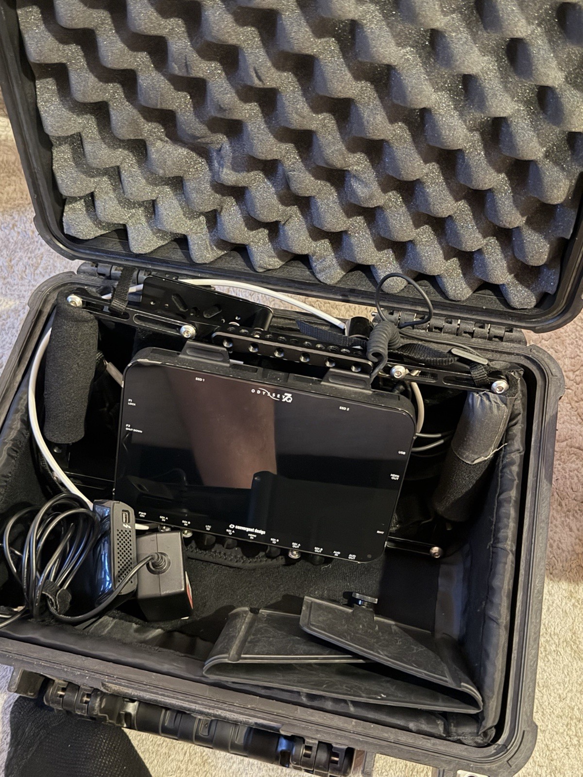 Odyssey 7Q OLED monitor w 2x 256 Gb SSD, Cage, V Mount, and Cables.