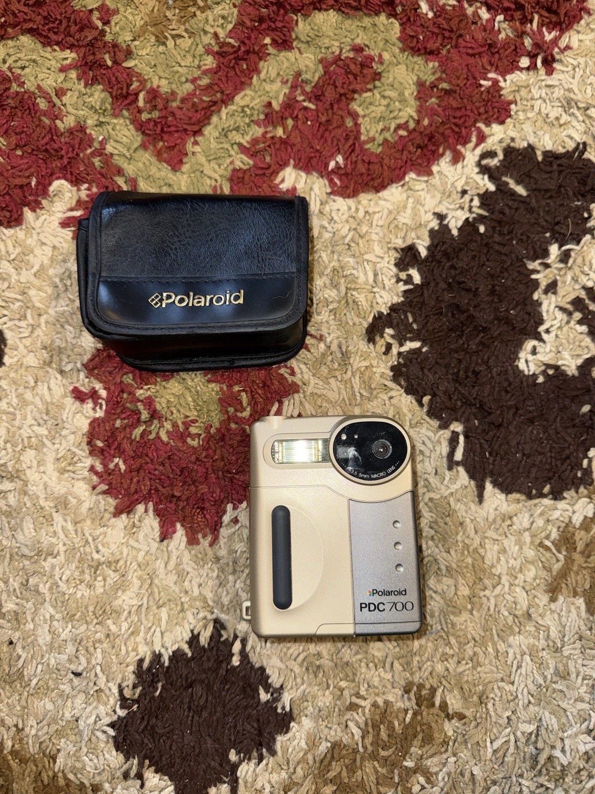 Polaroid PDC 700 Compact Digital Camera 0.8MP Built-in Flash Viewfinder w/ Case