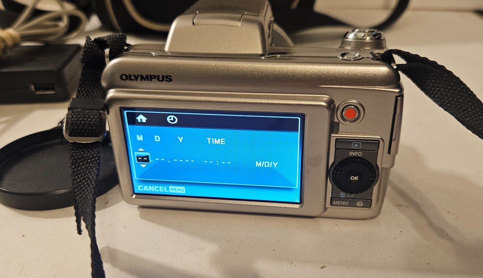 Olympus SP-800UZ 14MP Digital Camera w/ Case. Battery, Charger Strap & SD Card