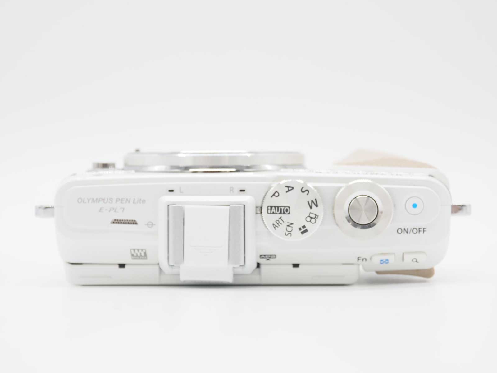 Olympus E-PL7 White EZ 14-42 40-150 Lens 977 Shots w/ Box [Near Mint] #Z6190A