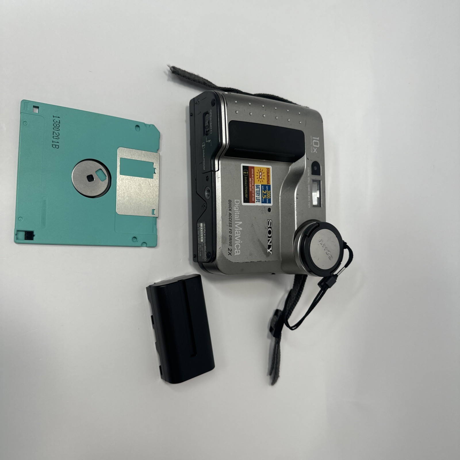 Vintage Sony Digital Mavica MVC-FD71 With Floppy Disk And Battery No Flash