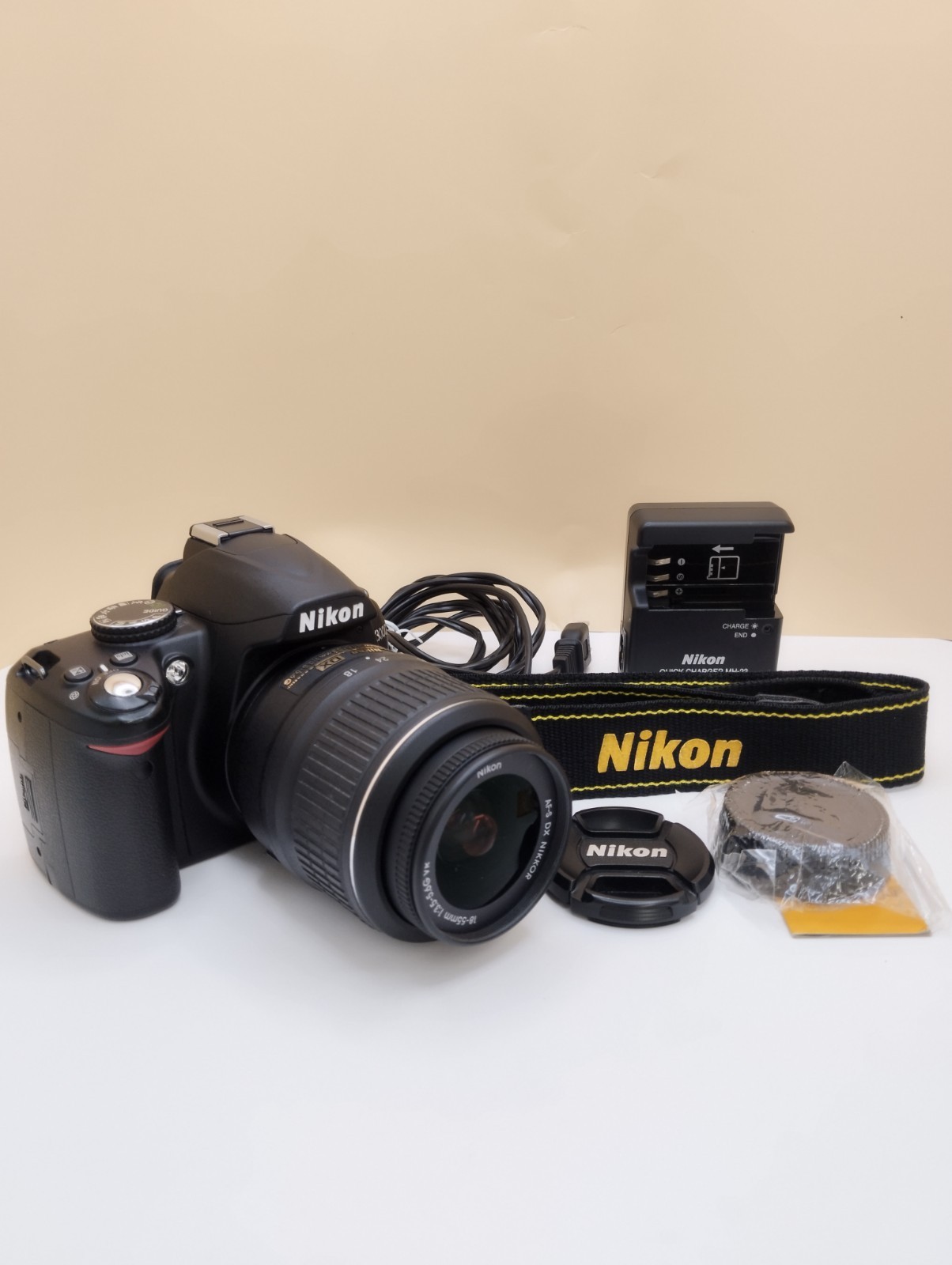 Nikon D3000 DSLR camera + AF-S NIKKOR 18-55mm VR 1510 Shots Mint Japan 20251128
