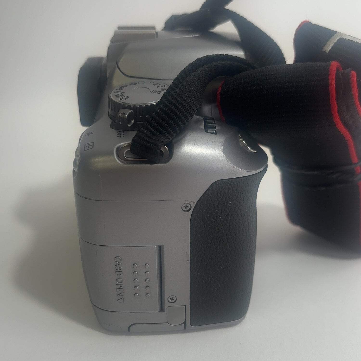 Canon EOS Rebel XSi 12.2MP Digital SLR DSLR Camera