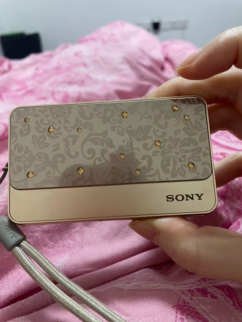 SONY Cyber Shot DSC-T99 CCD 14.1MP 4x Optical Zoom Digital Camera 90% New XMAS
