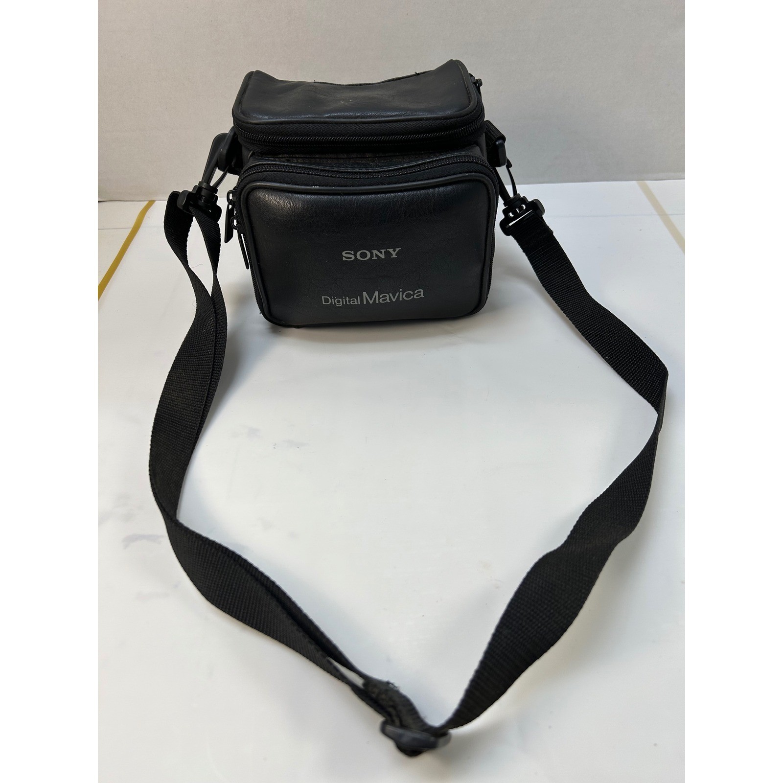 Sony Digital Mavica MVC-FD85 Camera Bundle Floppy Disk 1.3MP AC-L10B Charger Bag