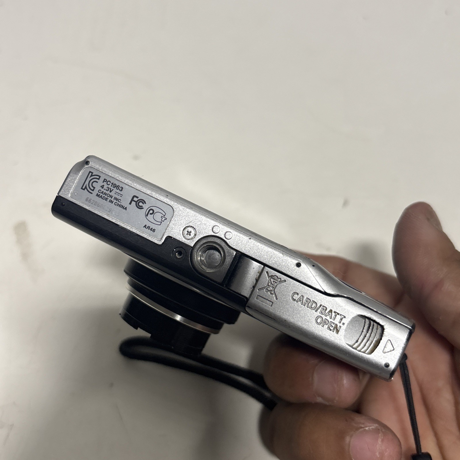 Canon PowerShot A2500 16.0MP Digital Camera – Black For Parts Damaged Lens