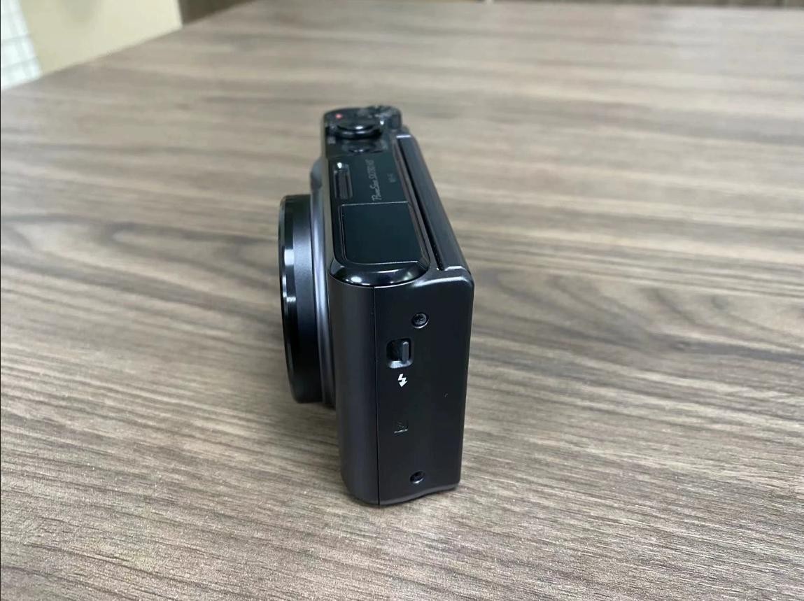 Canon PowerShot SX730 HS 20MP 40x Zoom 180 Flip Screen 1080p WiFi NFC Used