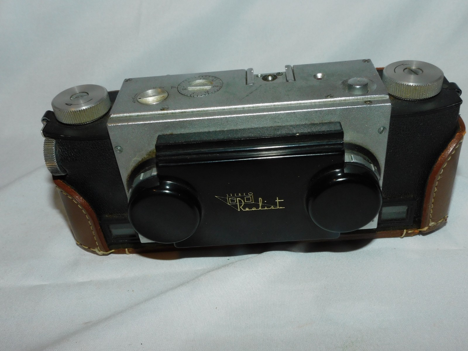 Stereo Realist f/2.8 35mm 3D Camera Clean Glass, Good Mechanics W/ Leather Case
