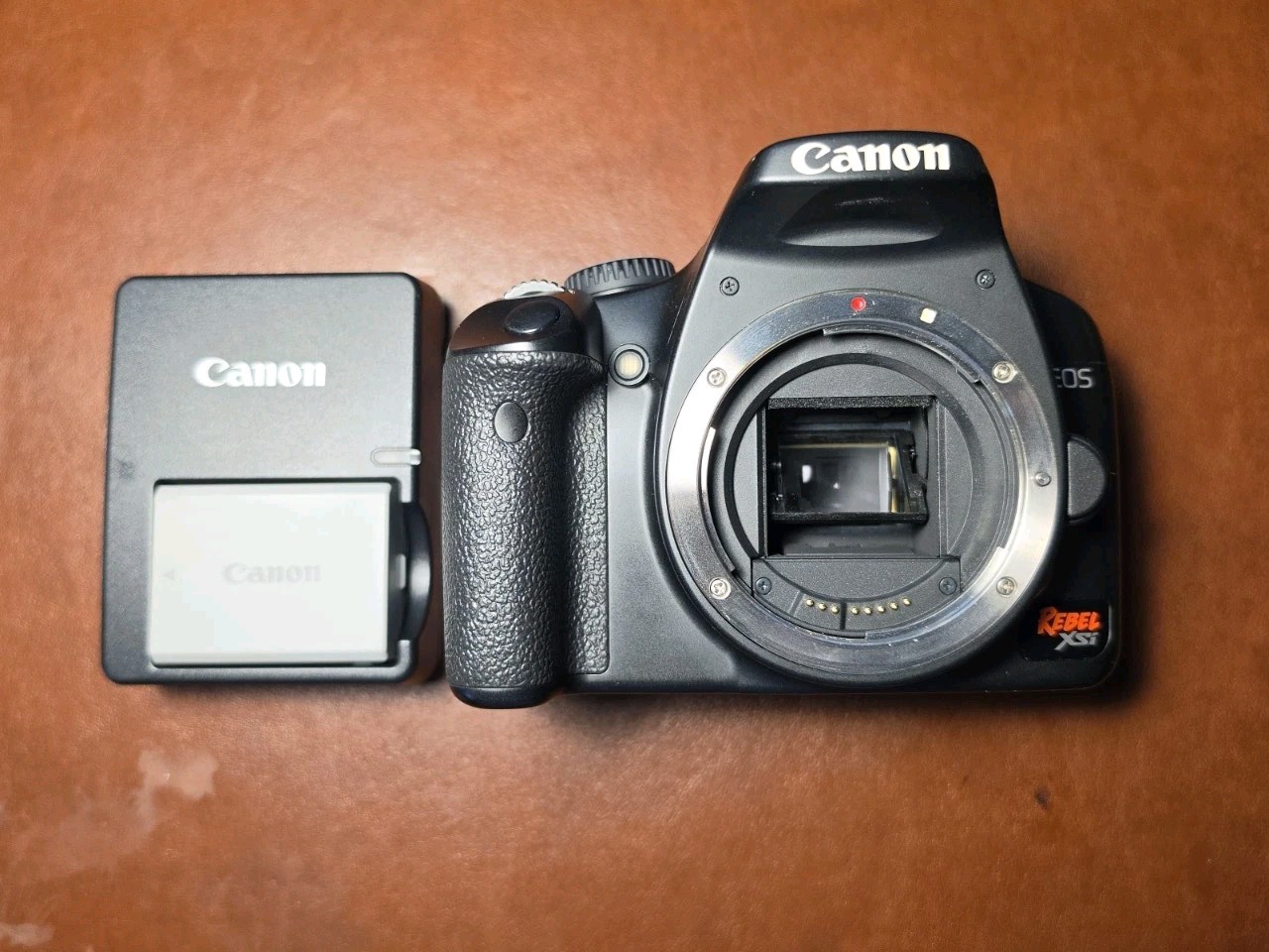 Canon EOS Rebel XSi Body and Battery Works Great
