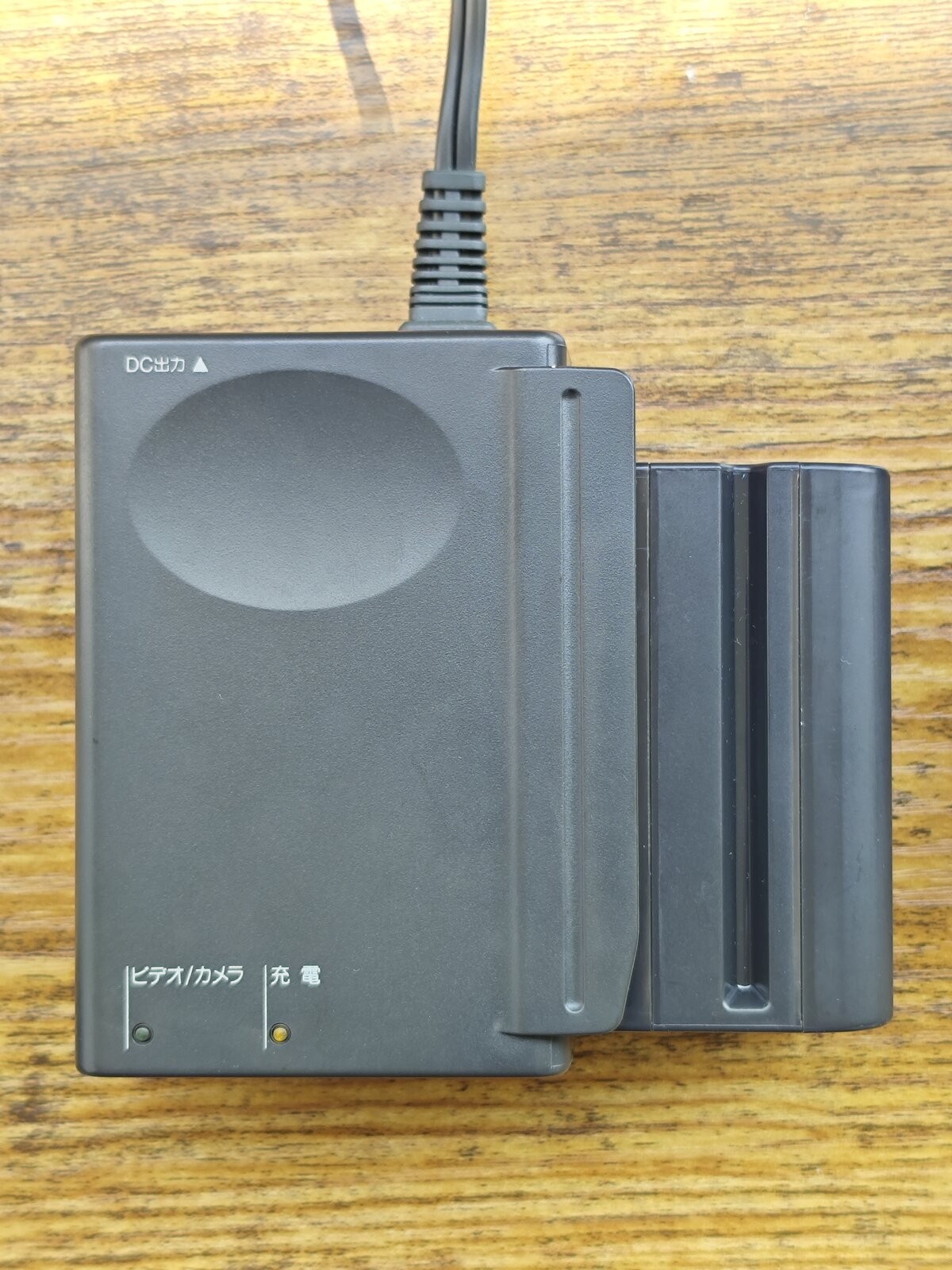 47968 Sony DCR-VX1000 MiniDV Camcorder NTSC Tested w/ Charger