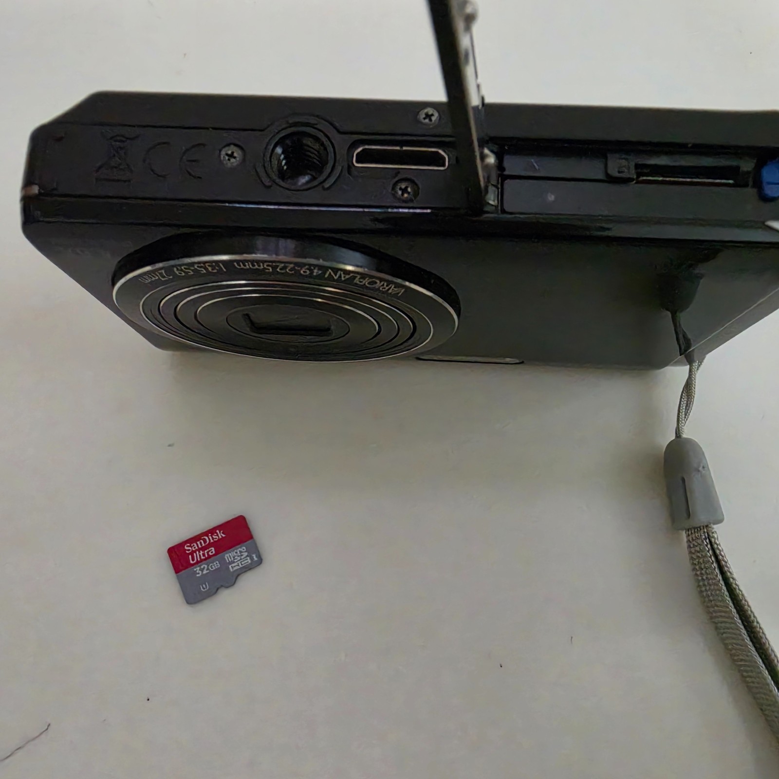 Samsung TL220 DualView Digital Camera 12.2MP 4.6x Zoom Schneider Lens Used