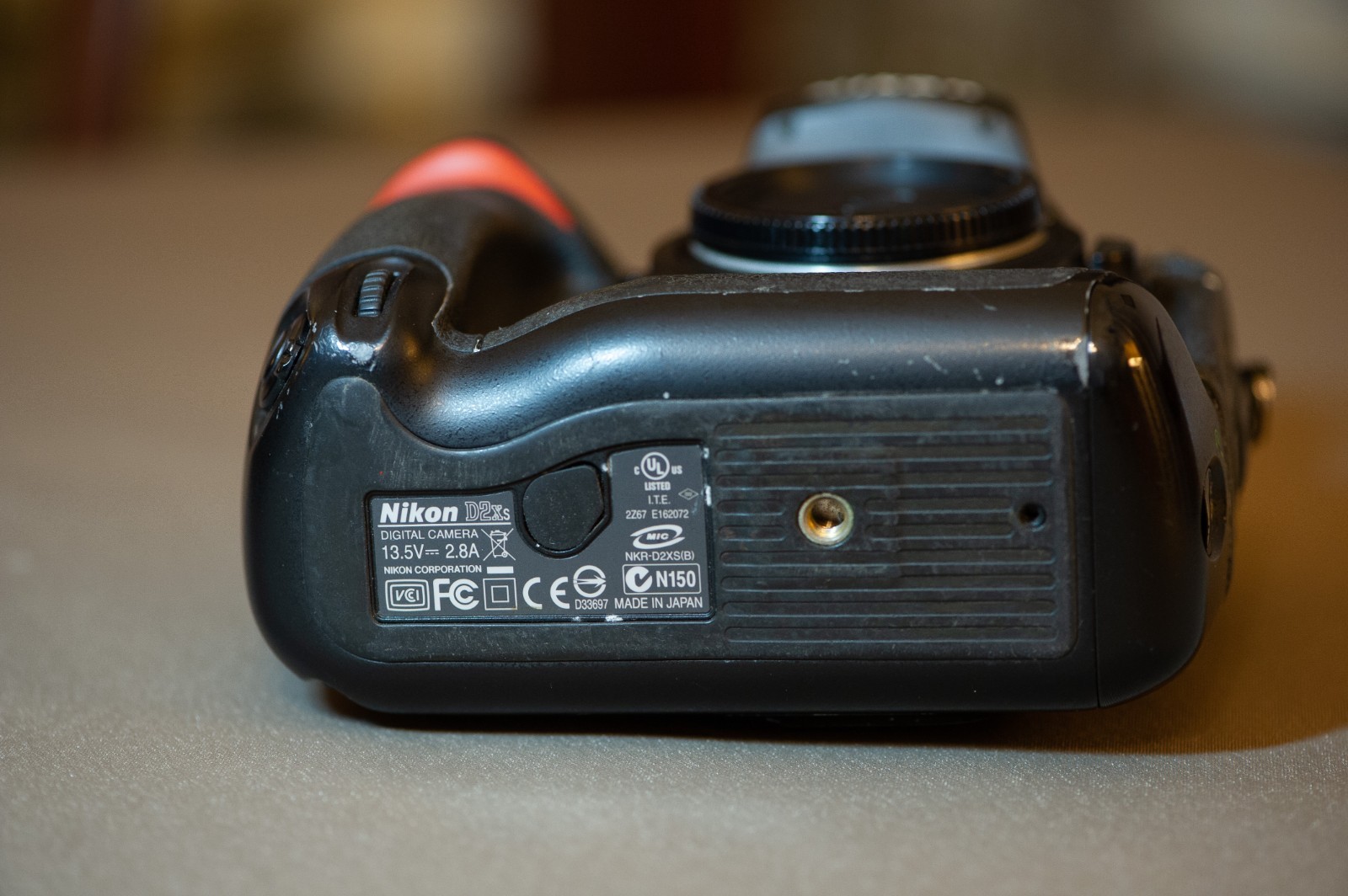 NIKON D2xs body. FOR BUYER FROM E.U. ONLY !!! Minor defects.