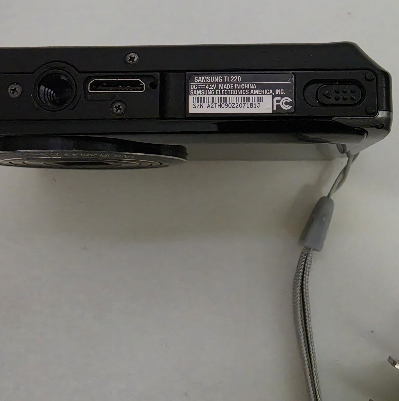 Samsung TL220 DualView Digital Camera 12.2MP 4.6x Zoom Schneider Lens Used