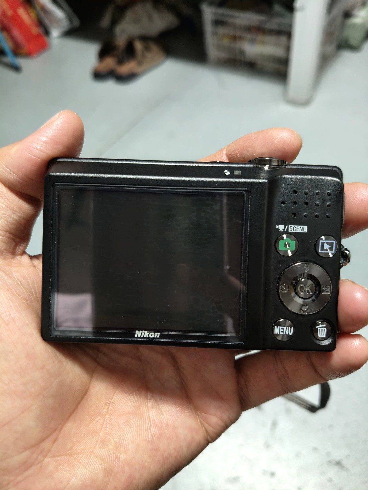 Nikon COOLPIX S570 12MP Compact Digital Camera 5x Optical Zoom Black