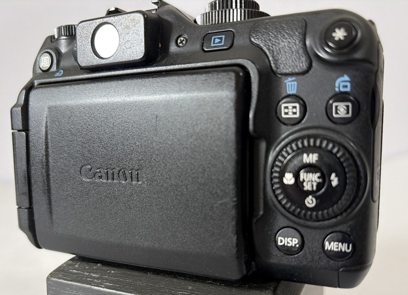 Canon PowerShot G12 Compact Digital Camera – Black – 5X Zoom Flip Out Screen