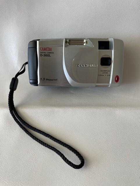 OLYMPUS Camedia D-360L digital camera 1.3 megapixel, original box & accessories