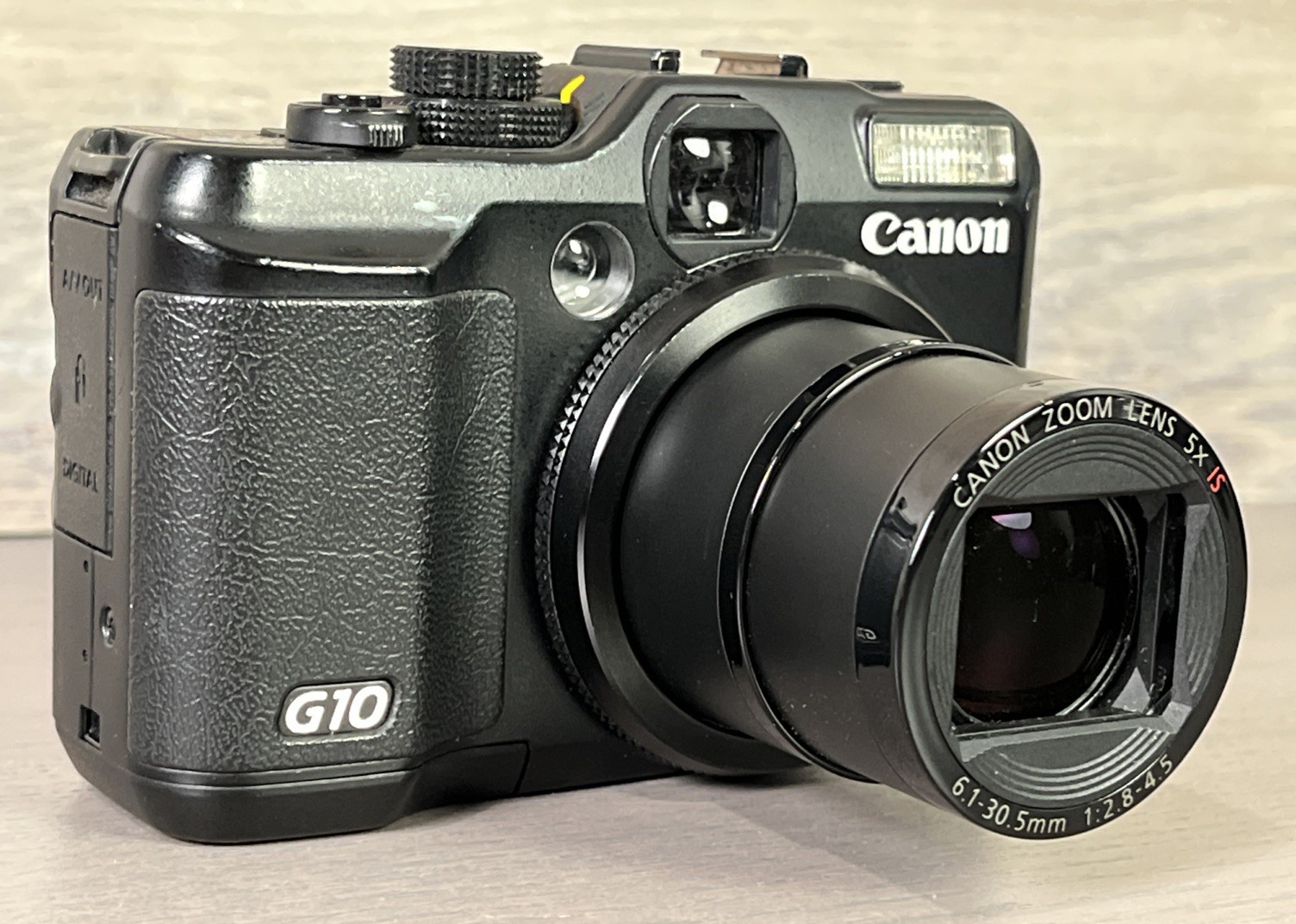 Canon PowerShot G10 Camera Bundle 2 Batteries, 32gb Sd card, Charger, Case