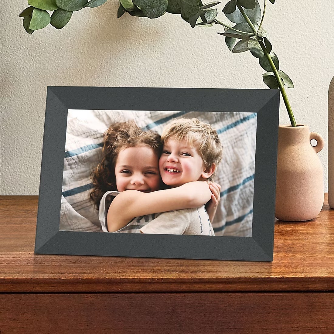 Mercer by Aura 10.1″ Wi-Fi Digital Picture Frame AFBJ25-BLK Black