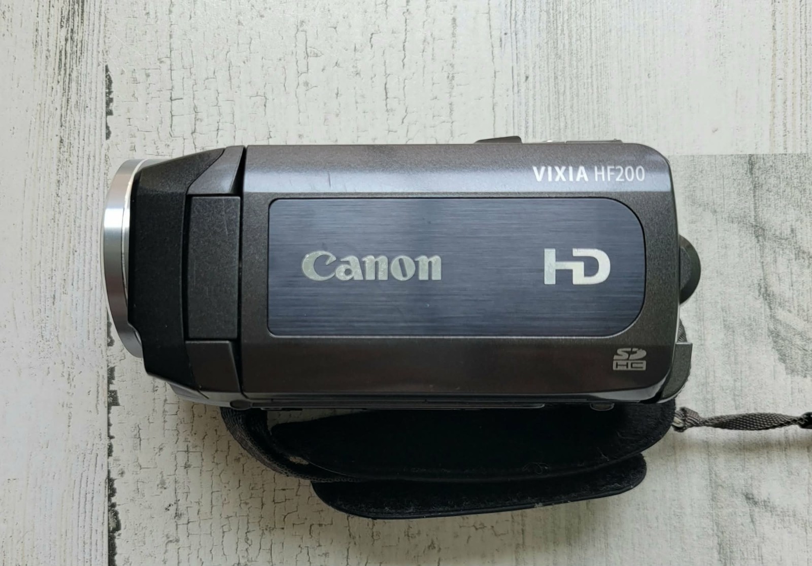 Canon VIXIA HF200 HD Camcorder 15x Optical 300x Digital Zoom W/ Batt & Charger