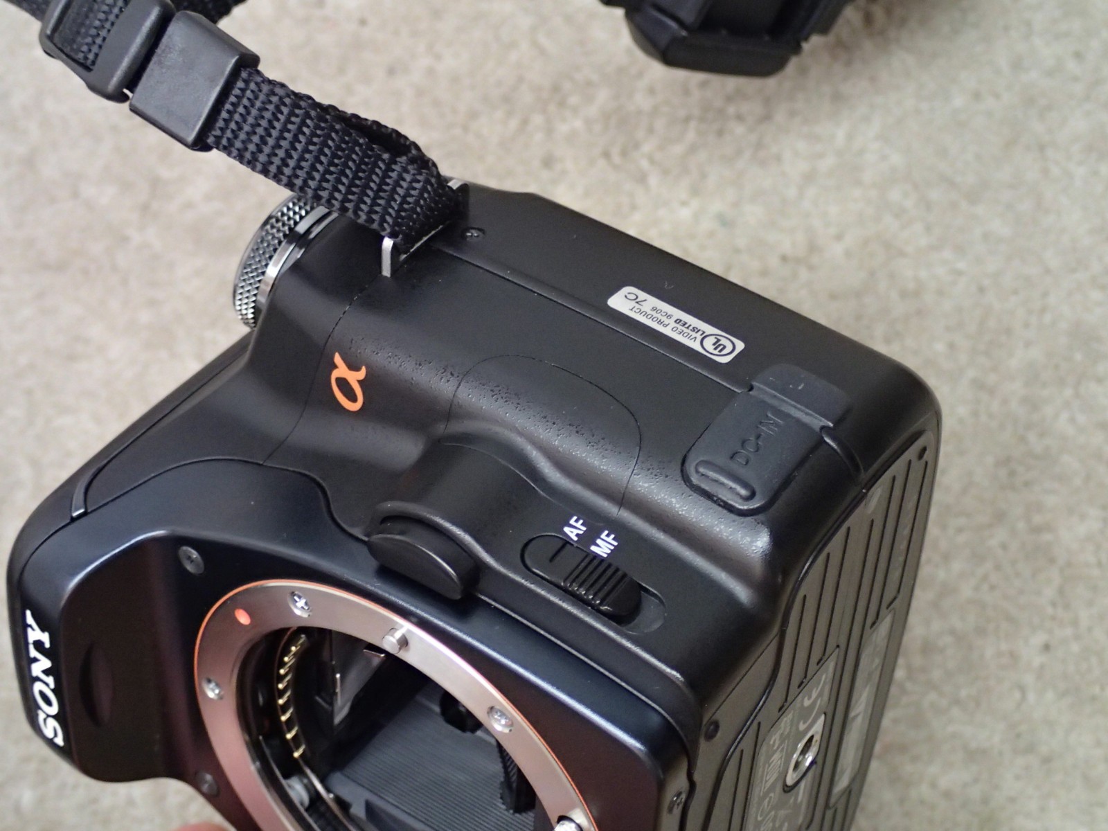 Sony DSLR A100 Digital Camera with Sony 75-300 Zoom Lens 4GB