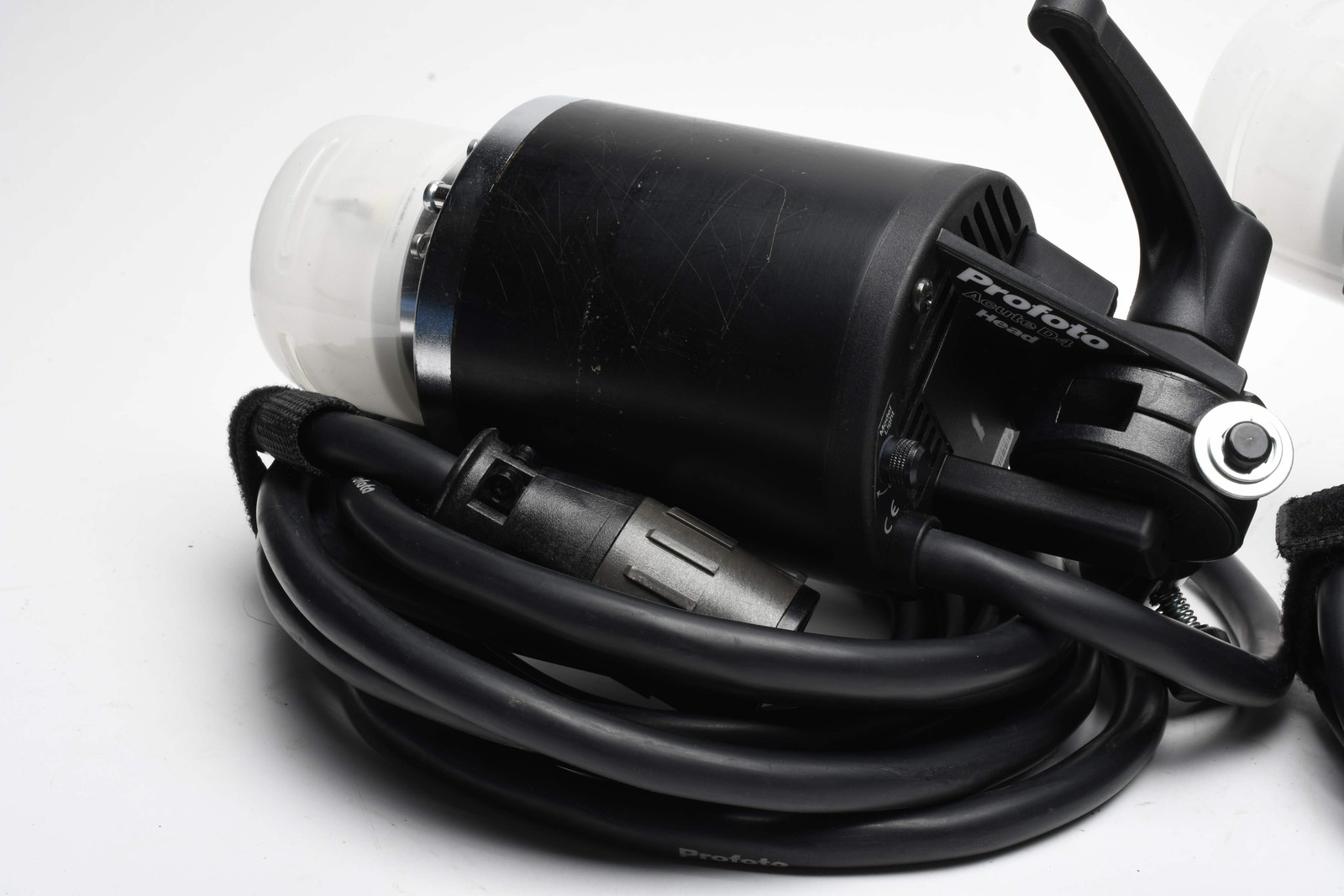 Profoto Acute 2R 1200W Flash Lighting Kit w/2 Acute D4 Heads, Case, Nice!