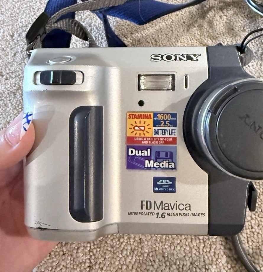 Sony Mavica MVC-FD75 0.4MP Digital Camera – Silver and Black