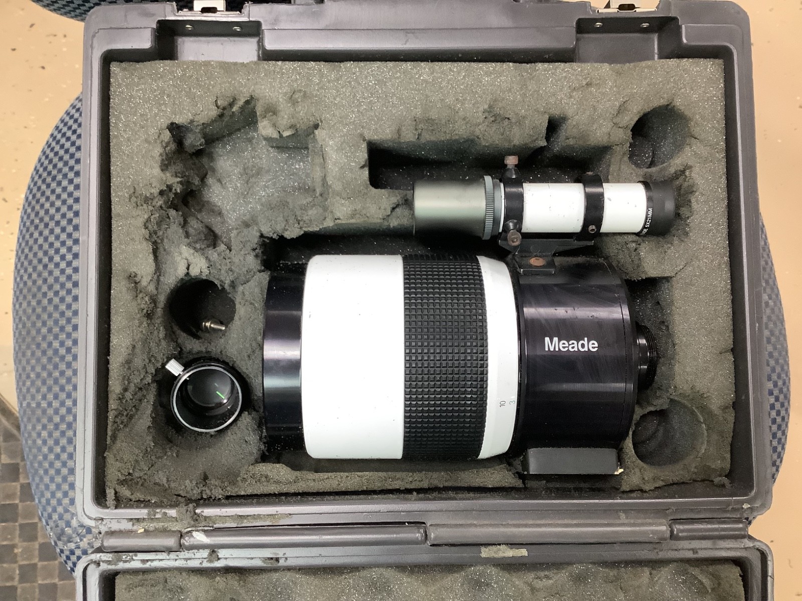 Meade 1000mm f/11 Mirror Spotting Scope D=90mm T-Adapter w/ Eye Piece Read