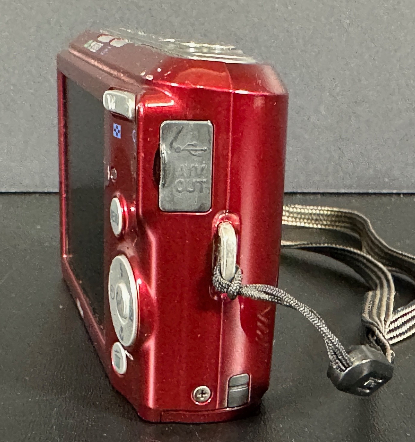 NIKON COOLPIX L20 Digital Camera Red 10.0 MP 3.6x Zoom For PARTS or REPAIR
