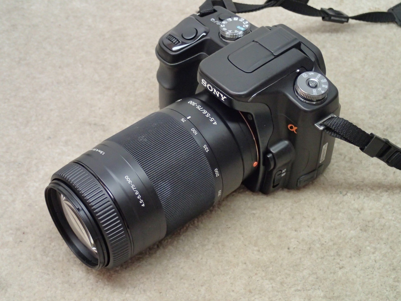 Sony DSLR A100 Digital Camera with Sony 75-300 Zoom Lens 4GB