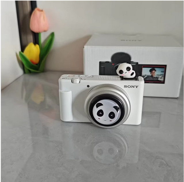 Sony ZV-1F 20.1MP Vlogging Camera – White Mint Condition