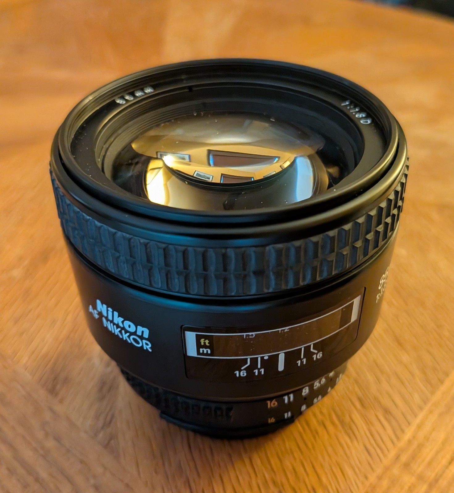 Nikon Nikkor AF 85mm f/1.8 D AF Portrait Lens for Nikon F Mount Cameras