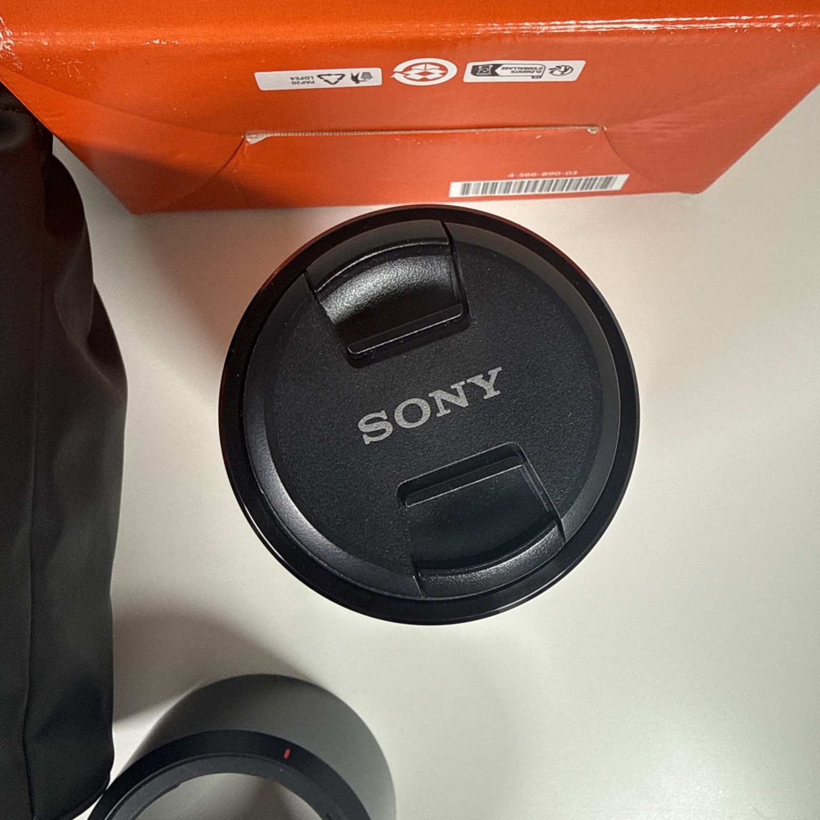 Sony FE 90mm f2.8 Macro G OSS E-Mount SEL90M28G w/Pouch, Sharp!