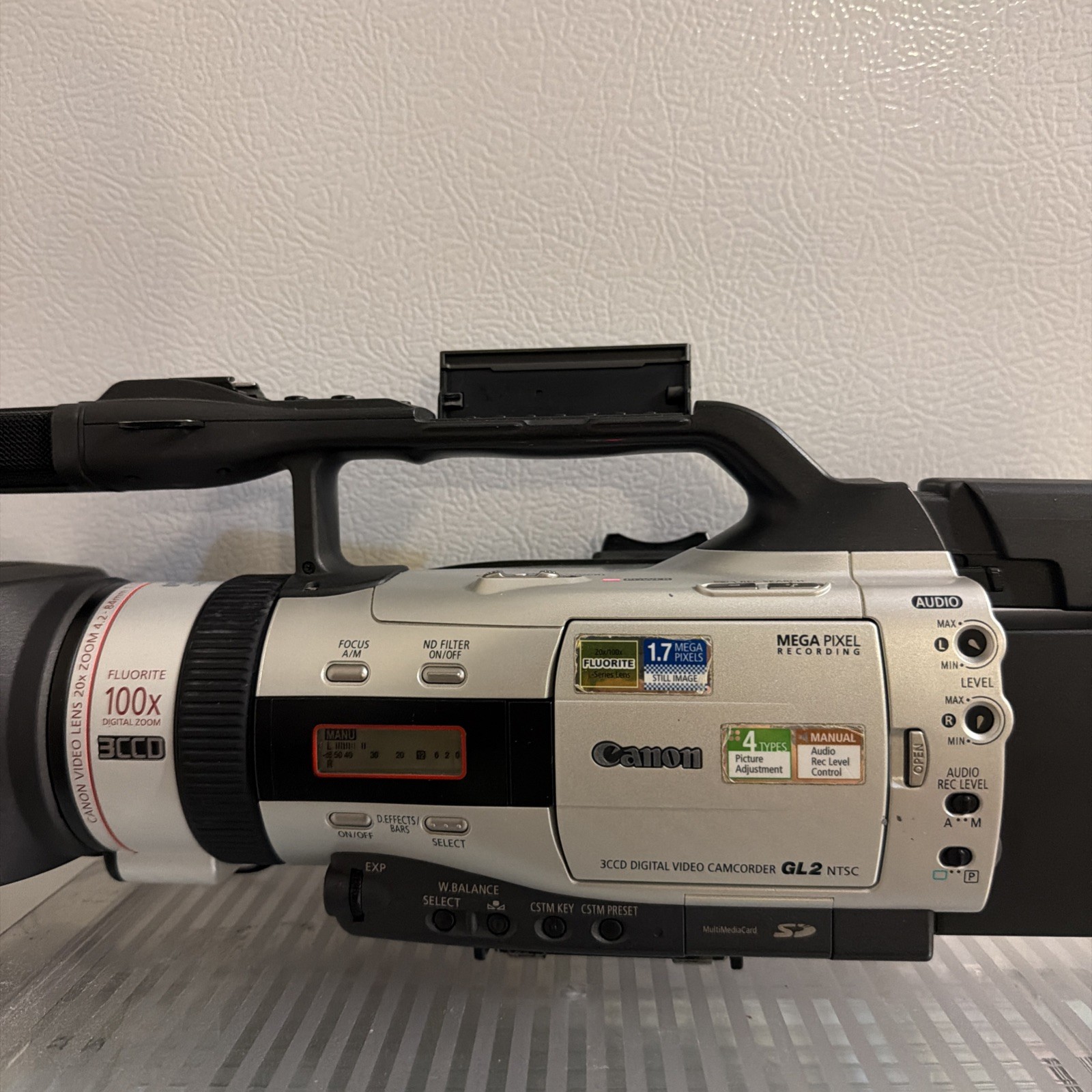Canon DM-GL2 A MiniDV 3CCD 100x Zoom Digital Video Camcorder + Battery TESTED