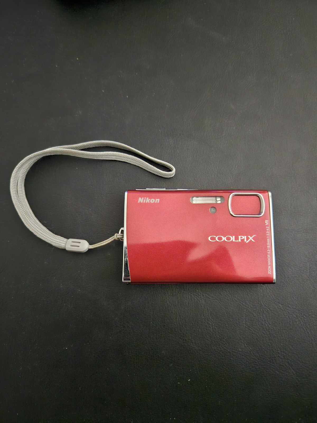 Nikon COOLPIX Red Compact Digital Camera 14MP 3.6x Zoom 3″ Screen Strap