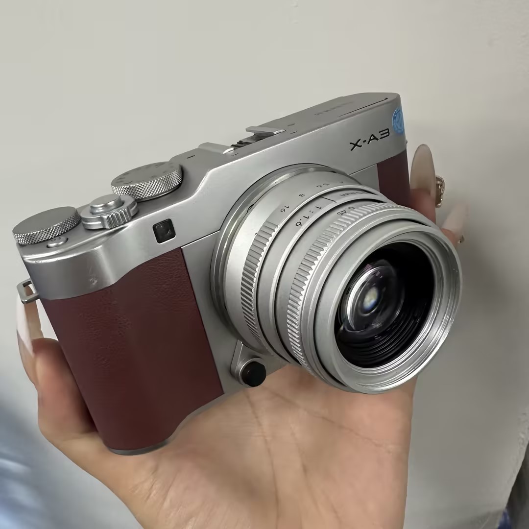 Fujifilm Fuji X-A3 24.2 MP Mirrorless Digital Camera w/35mm f1.6 Lens English