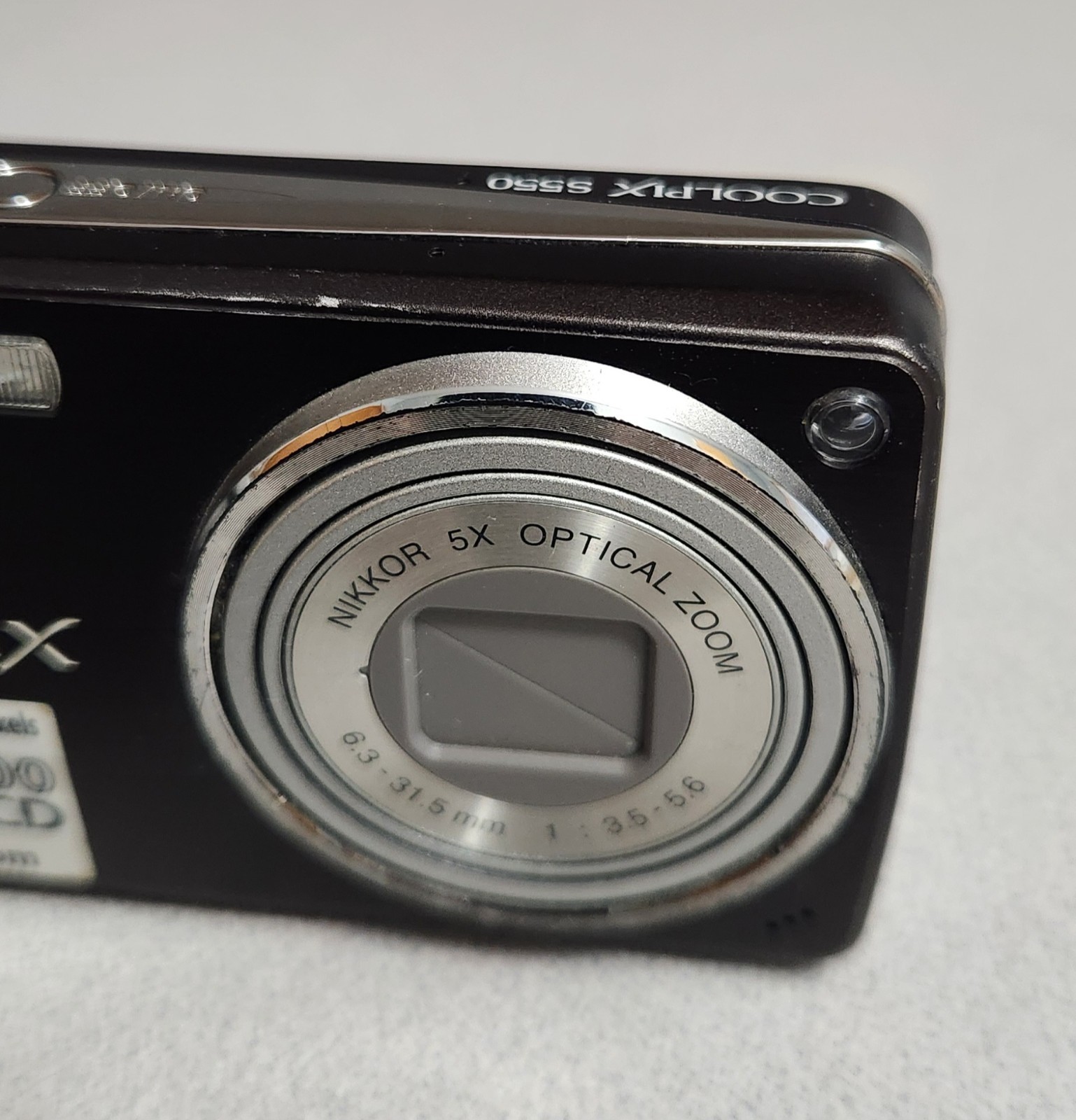 Nikon COOLPIX S550 10.0MP 2.5″ LCD 5x Zoom Digital Camera Black – w/ Battery