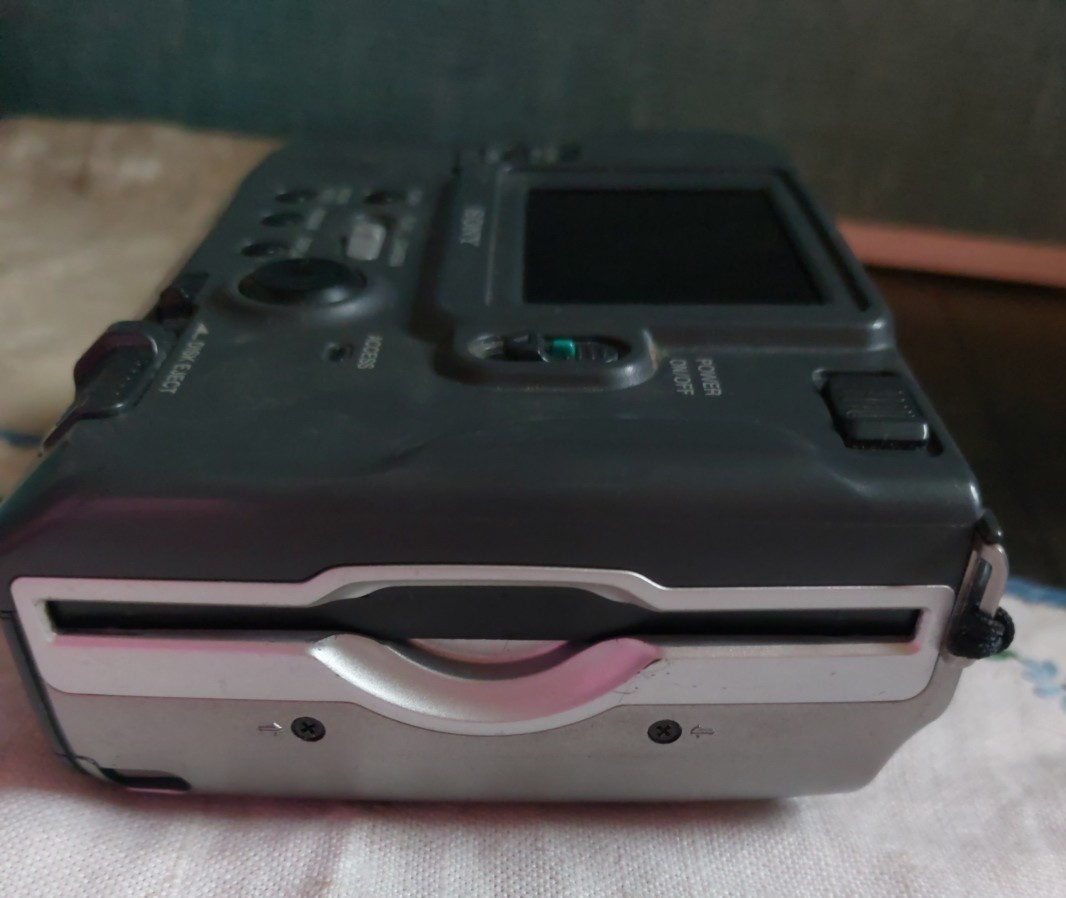 Digital Camera Sony Mavica MVC-FD71 Retro 3.5″ Floppy Disc UNTESTED parts only