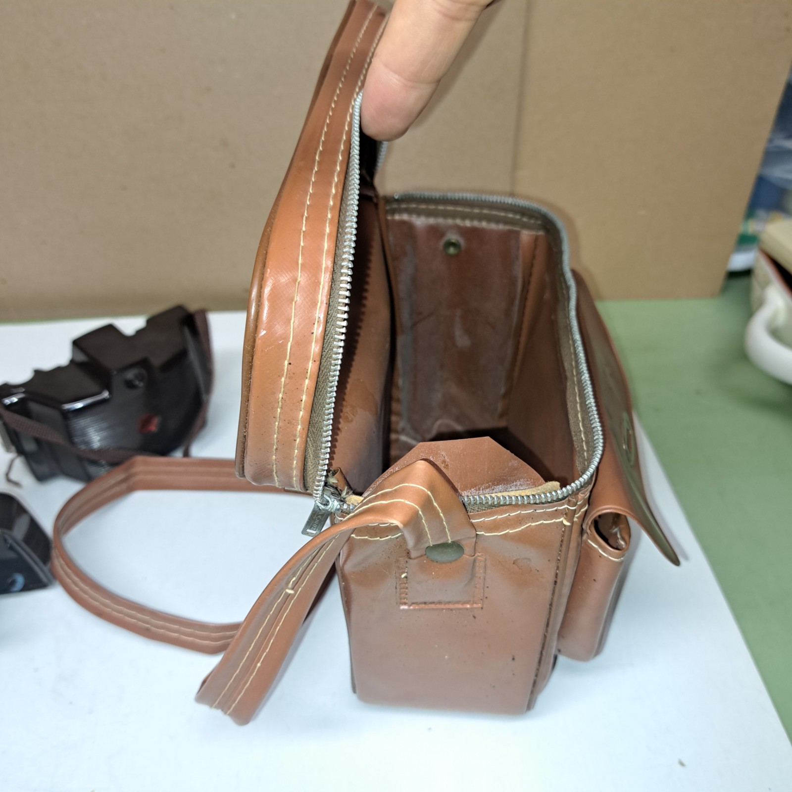 Vtg 1950s Sawyers Nomad 127 Film Camera Brown Bakelite w/ Flash & Case Untested
