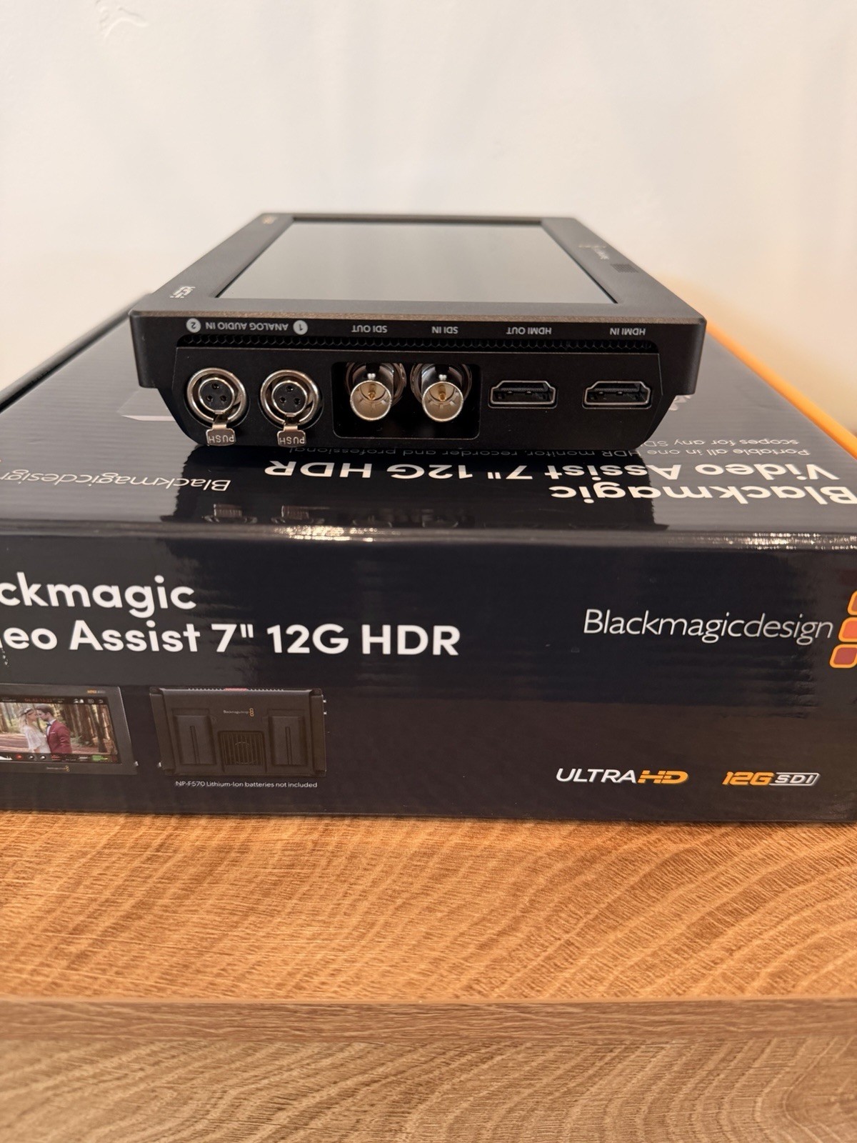 Blackmagic Video Assist 7″ 12G-SDI/HDMI HDR Recording Monitor