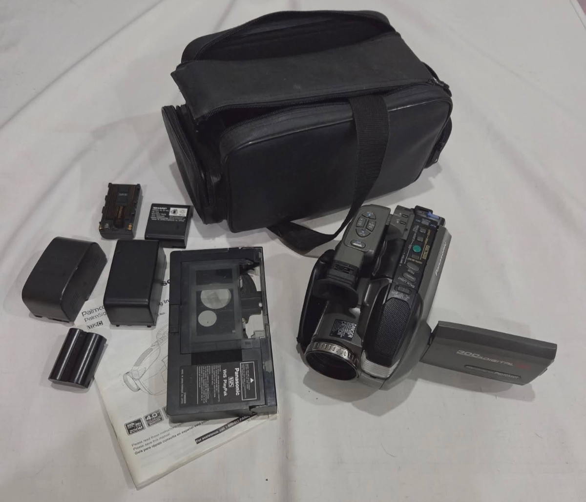 Panasonic PV-L780D VHS-C 300X Zoom Palmcord Camcorder w/Manual – UNTESTED