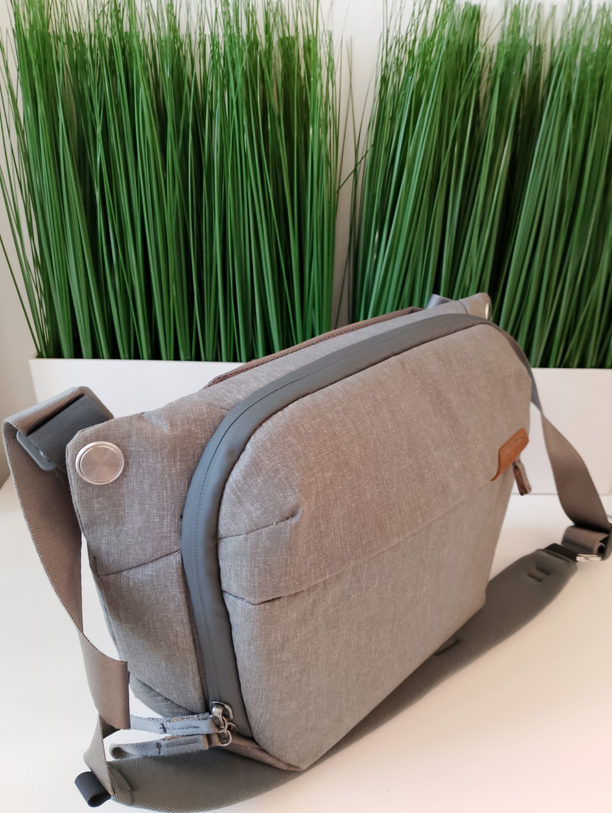 Peak Design Everyday Sling – 6L | Ash | Sling or ShoulderCarry. Excellent!