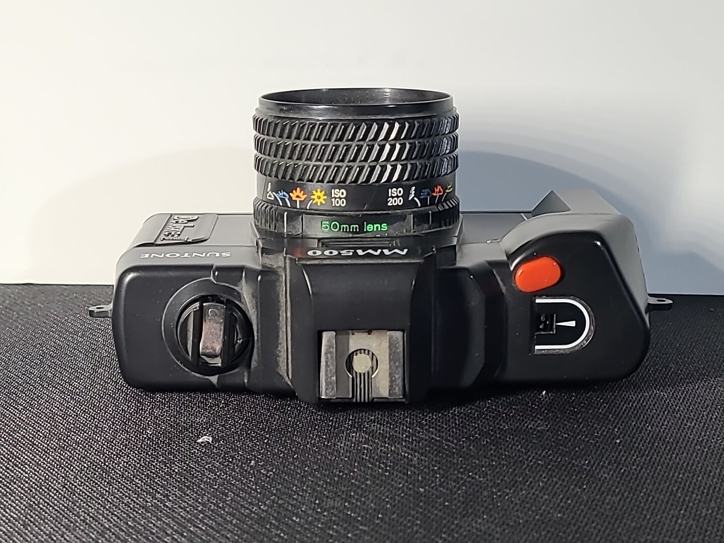 Vintage Suntone Deluxe-I MM500 Auto Fix Focus 50mm lens 35mm Camera Japan