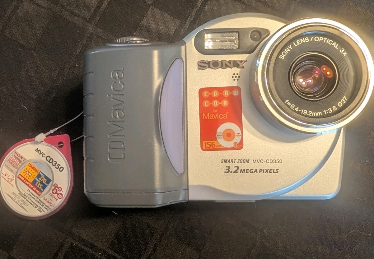 Sony CD Mavica 3.2MP Digital Camera – 3x Optical Zoom – (MVC-CD350) New Open box
